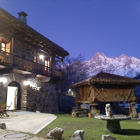 Hotel La Casa Vieja En Valdeon Soto De Valdeon Exterior foto
