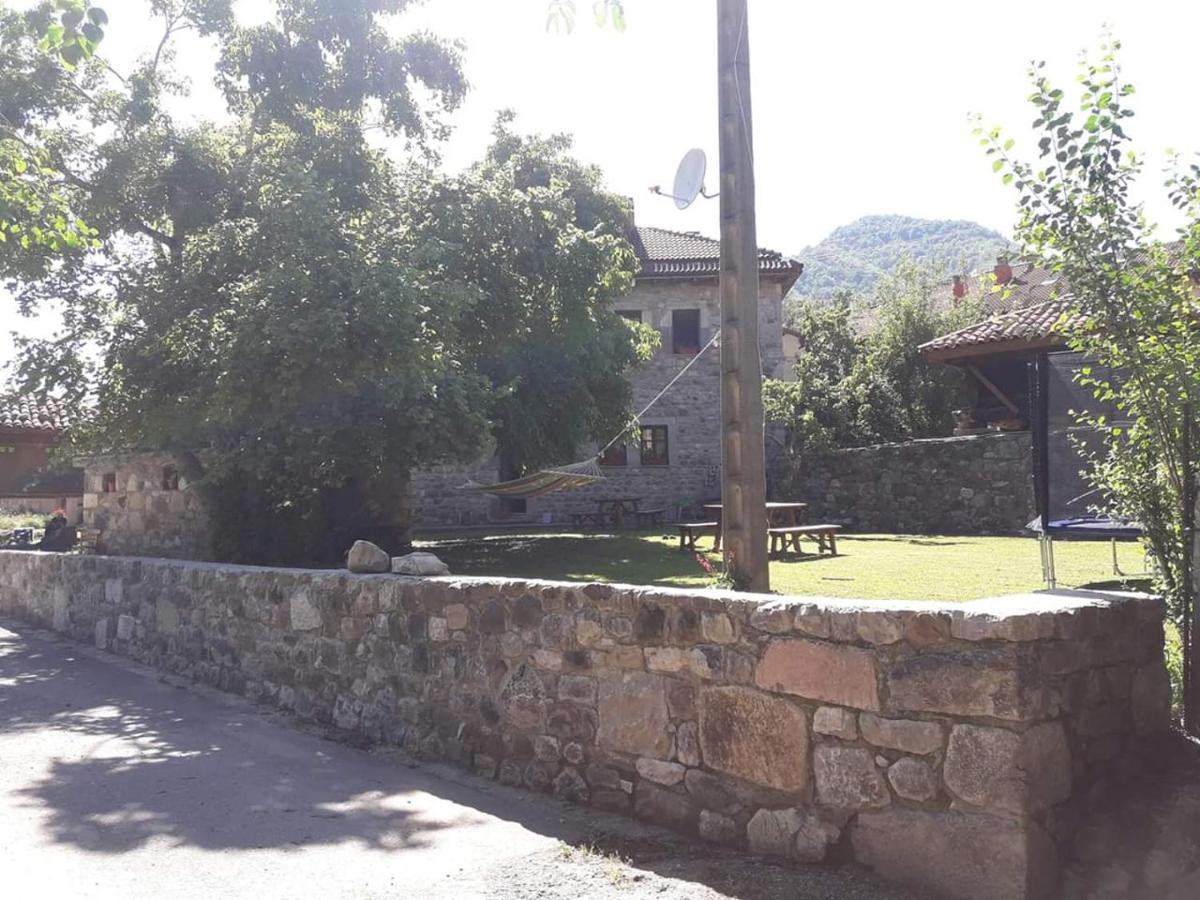 Hotel La Casa Vieja En Valdeon Soto De Valdeon Exterior foto