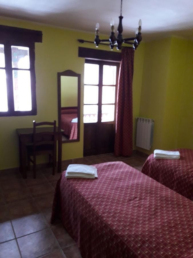 Hotel La Casa Vieja En Valdeon Soto De Valdeon Exterior foto