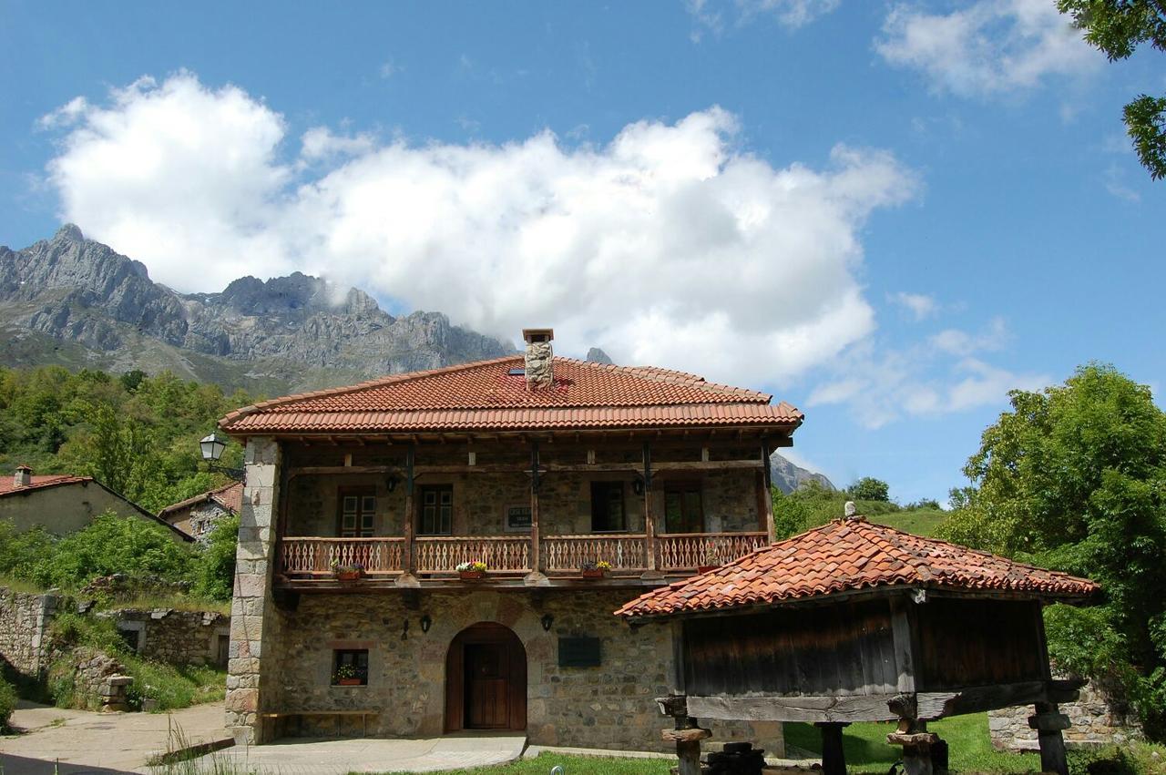 Hotel La Casa Vieja En Valdeon Soto De Valdeon Exterior foto